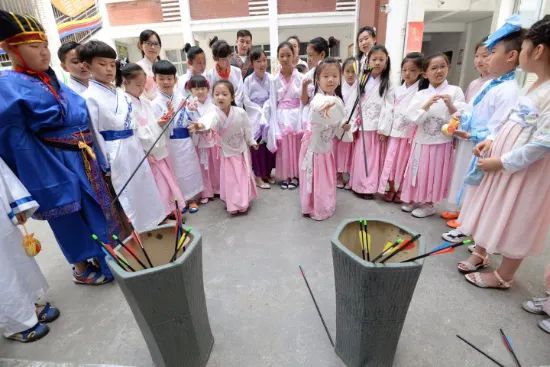 开云体育平台-包含传统民族投壶技艺，文化盛宴里的运动盛事的词条