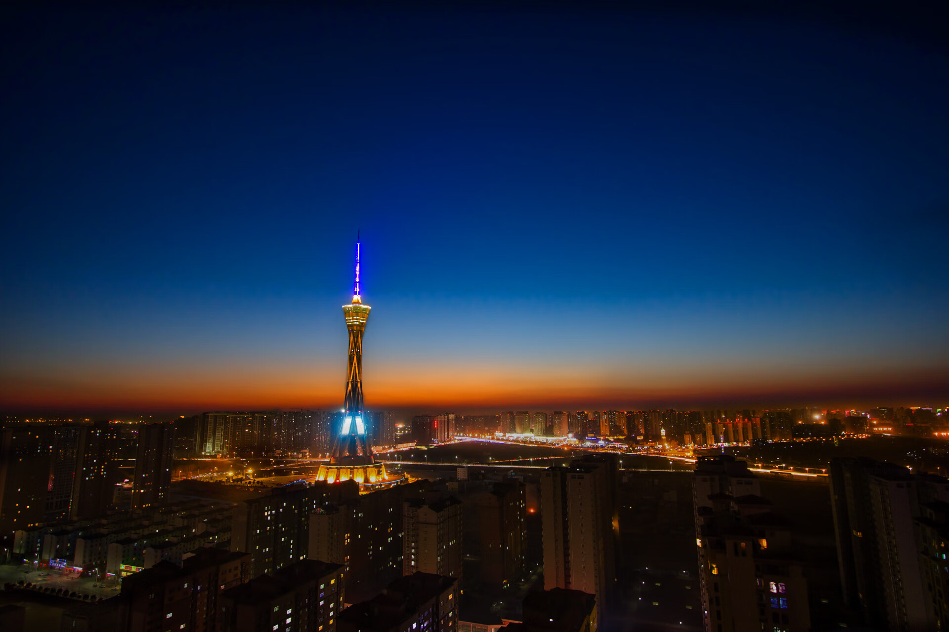 开云体育官方app-足球评述节目涌现 吸引新一代球迷关注，足球评论员经典段子